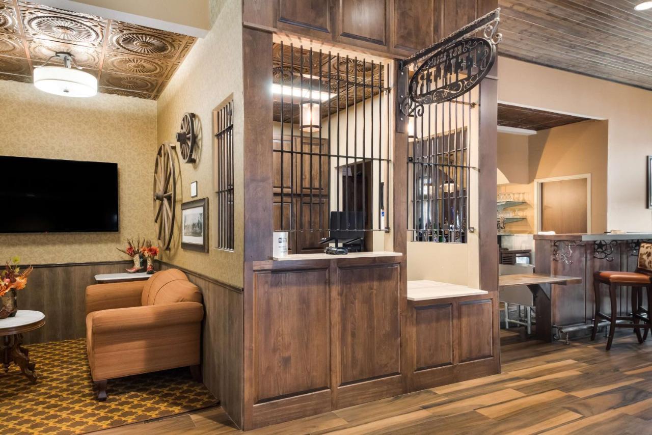 Best Western Bandera Suites & Saloon Exterior photo